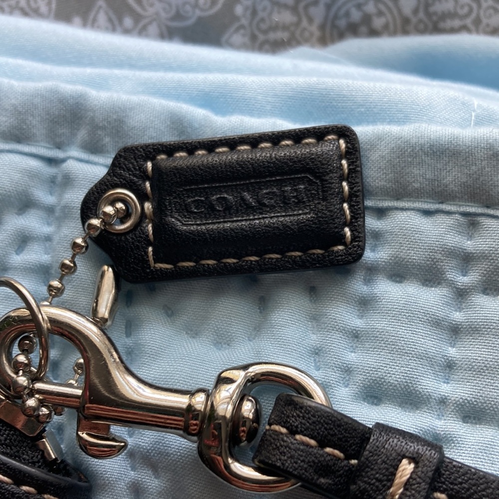 Cute little coach purse!! - Picture 3 of 4